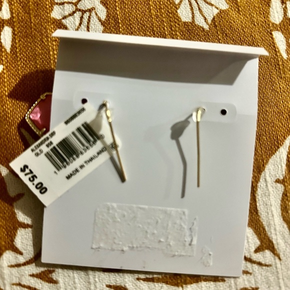 Kendra Scott Daphne Gold Drop Earrings in Coral Pink Mother of Pearl - Picture 2 of 2